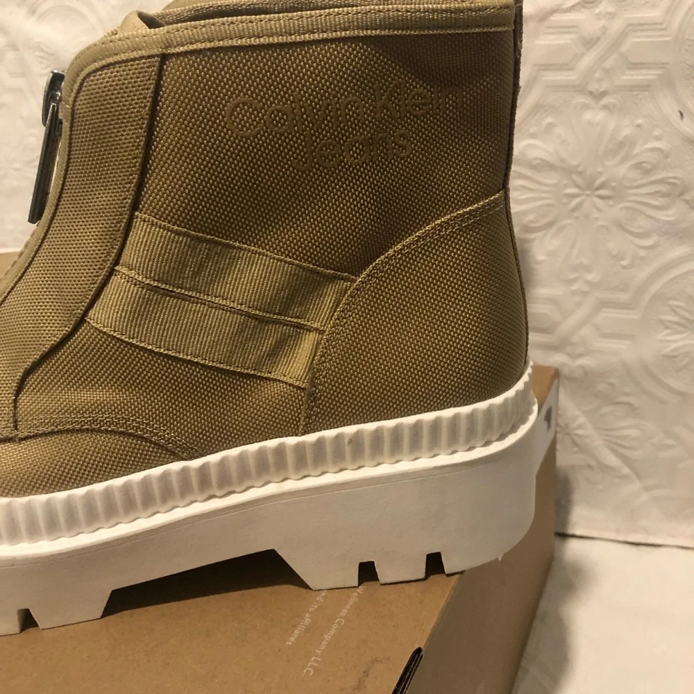 Calvin Klein Berti Chelsea lug sole boots in beige women’s size 8 brand new - Picture 11 of 13